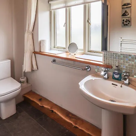 Tullythwaite Garth * Crosthwaite